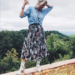 Vici Floral Pleated Midi Skirt Small